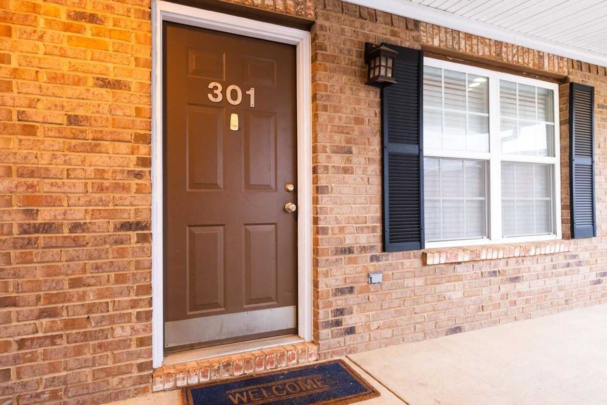 Primary Photo - 402 W Glenn Ave