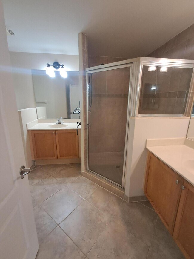 Foto del edificio - 265 River Bluff Ln