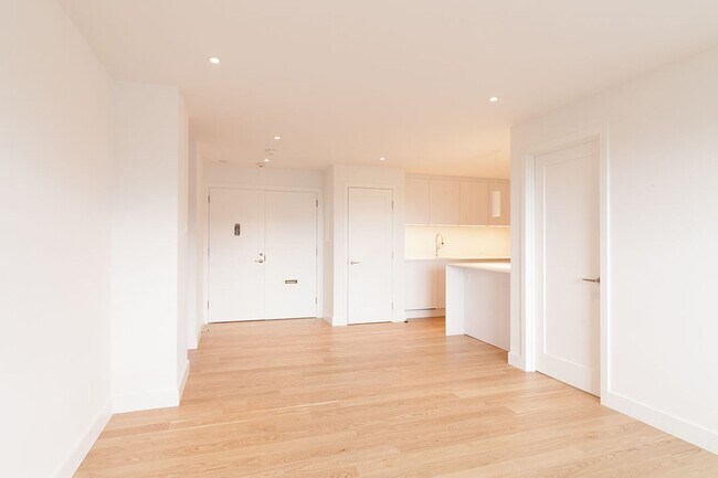 Building Photo - 4555 Av. Bonavista