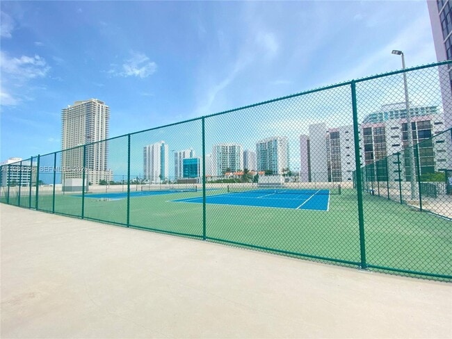 Building Photo - 16919 N Bay Rd