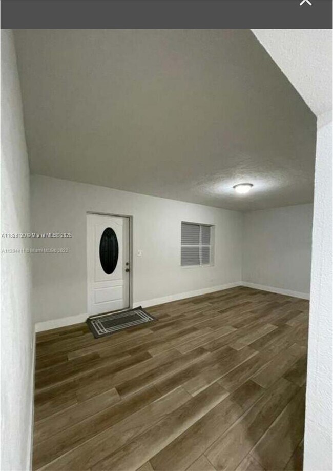 Foto del edificio - 14855 Grant Ln