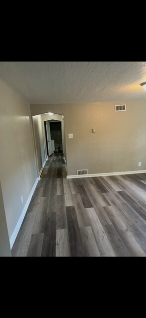 Foto del edificio - 857 McClain Rd