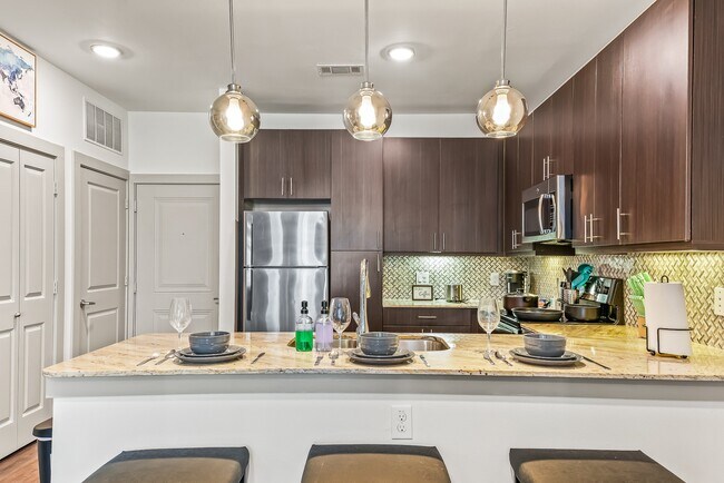 Foto del edificio - 2051 Wittington Pl