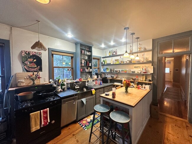 Building Photo - 12 Oswald St