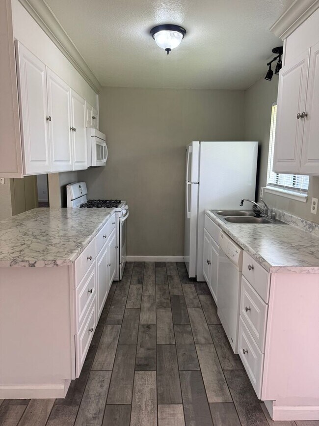 Building Photo - 2556 Sabre Ct