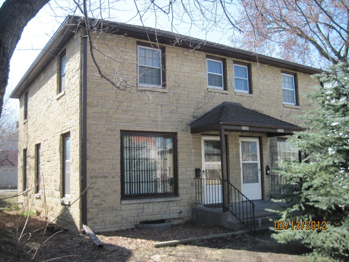 2101 South St, Lincoln, NE 68502 Townhouse for Rent in Lincoln, NE