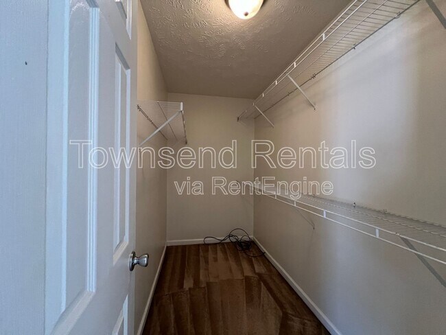 Foto del edificio - 2028 Ivey Commons Rd