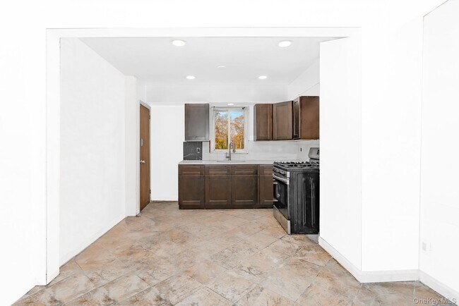 Foto del edificio - 22 Gotham Ave