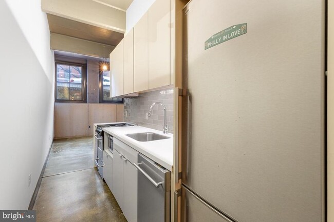 Building Photo - 1701 Tulip St