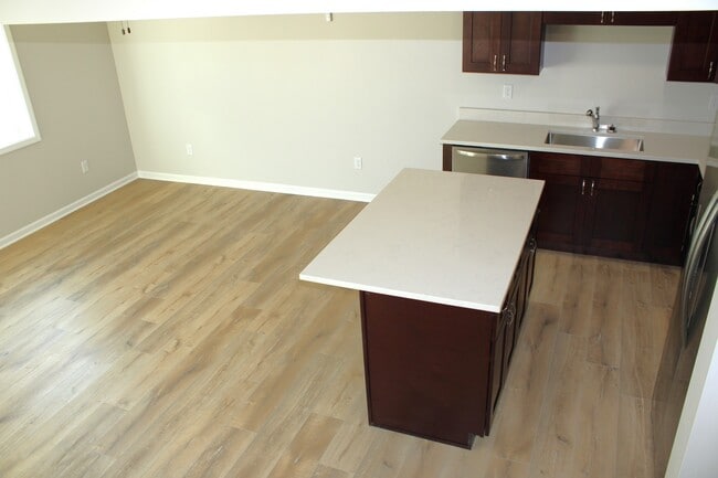 Building Photo - 107 E Division St