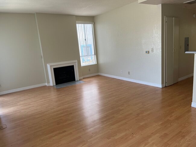Living Room - 6715 W 86th Plz