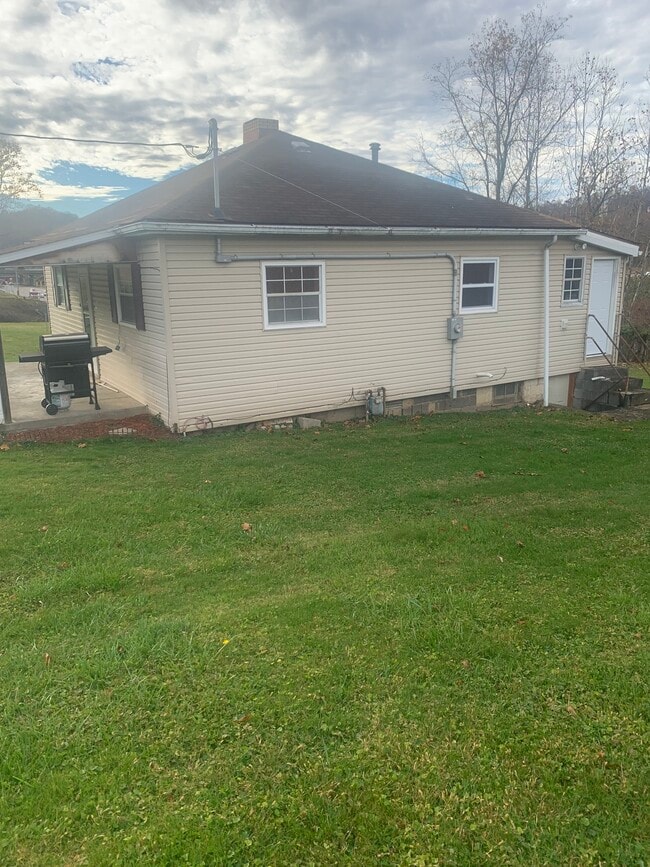 Building Photo - 164 Crystal Ln
