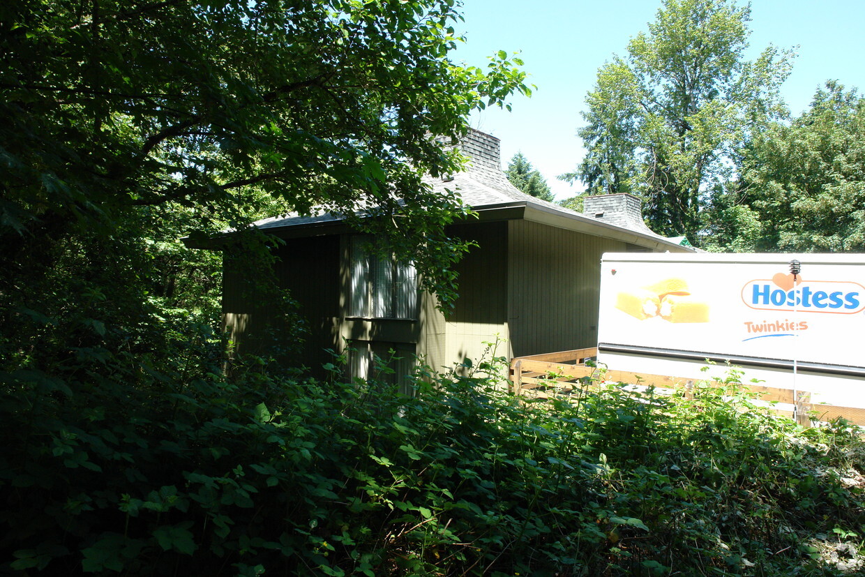 Building Photo - The Tree House