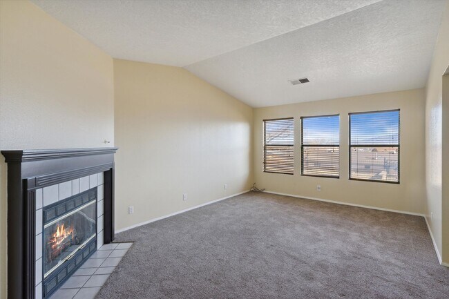 Foto del edificio - Remodeled Rio Rancho Beauty | Refrigerated...