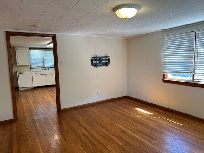 Building Photo - 1249 E Caracas Ave