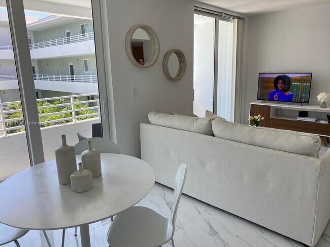 Foto del edificio - 7800 Collins Ave