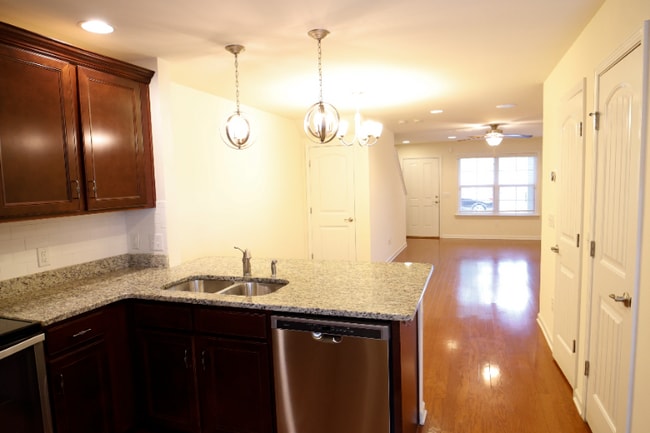 Building Photo - 2570 River Trail Dr