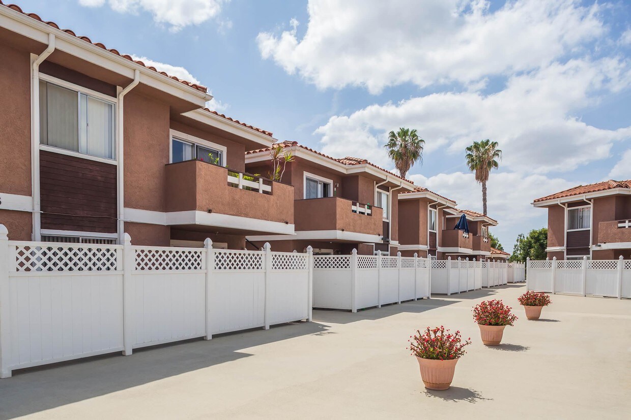 Casa Pacifica Apartment Homes Apartments in Anaheim, CA Westside