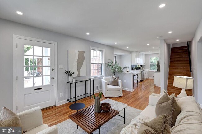Foto del edificio - 9709 Bristol Ave