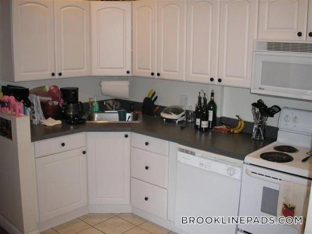 Building Photo - 1801 Beacon St