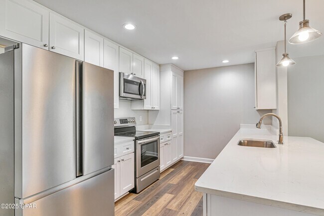 Foto del edificio - 3729 E 9th St