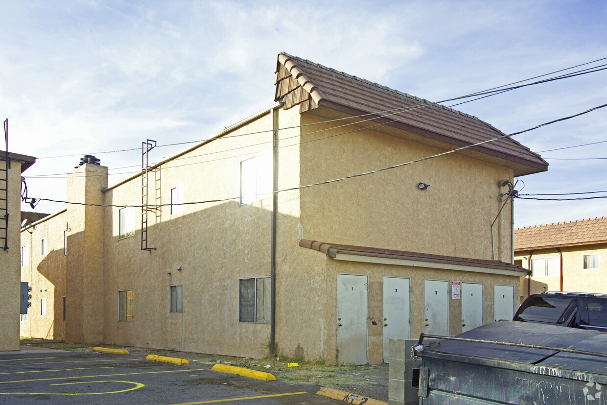 Foto del edificio - 2225 N Jones Blvd