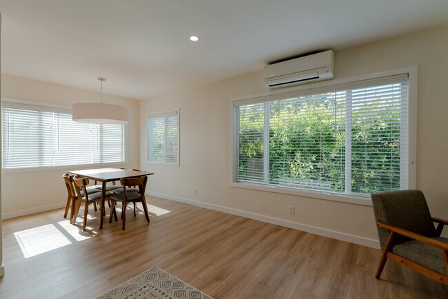 Foto del edificio - 1020 N Laurel Ave