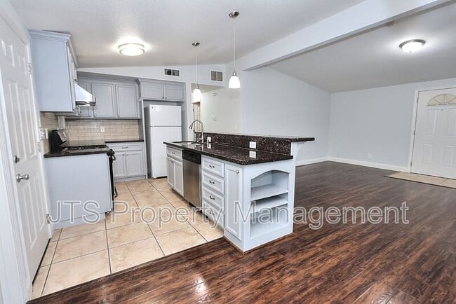 Building Photo - 2000 Belcot Rd