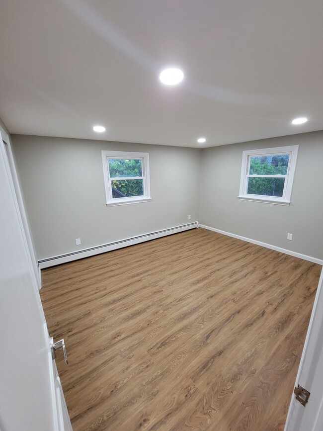 Main bedroom - 30 Everit Ave