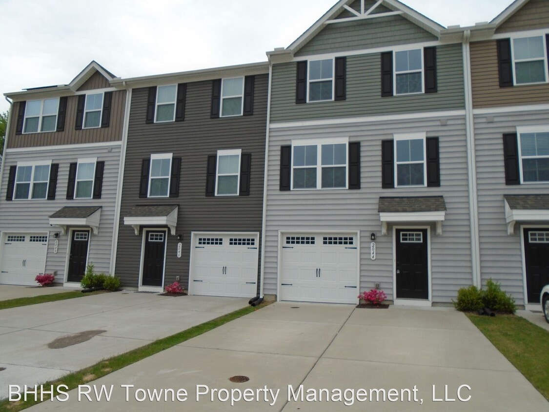 Primary Photo - 3 br, 2.5 bath House - 2044 Petersen Way