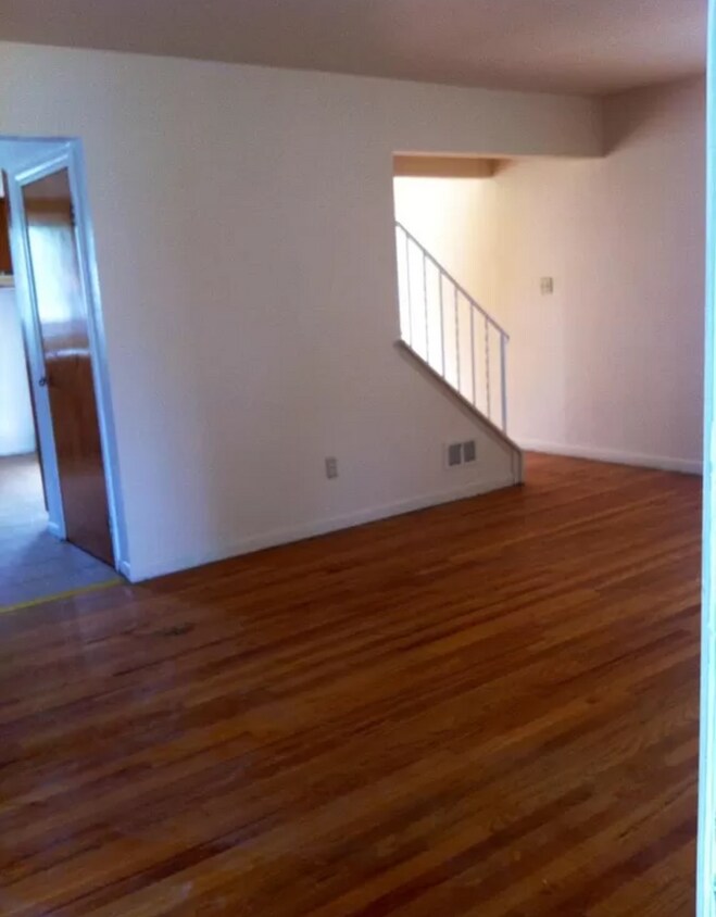 Primary Photo - 6809 Country Ln