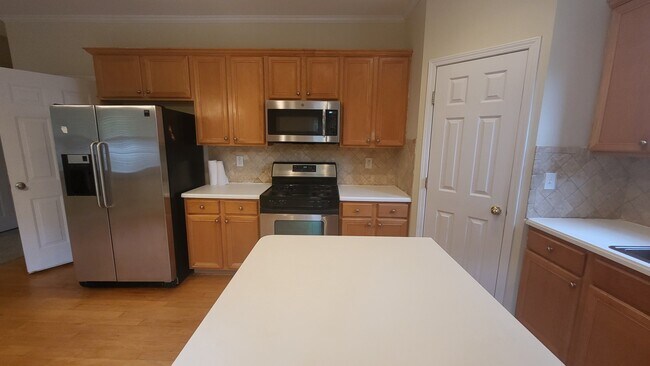 Building Photo - 4810 Edinburgh Dr