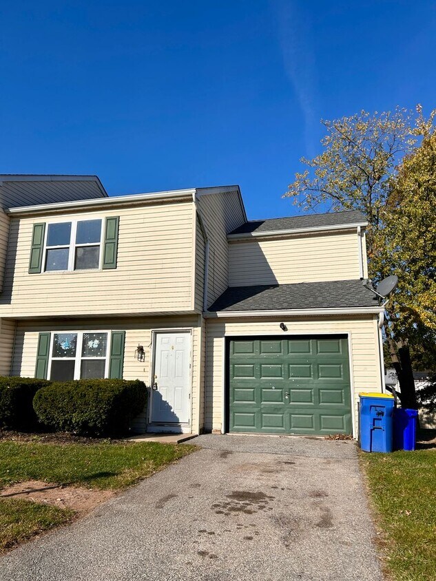 Foto principal - 3 Bed 2 bath Townhouse In Manchester York