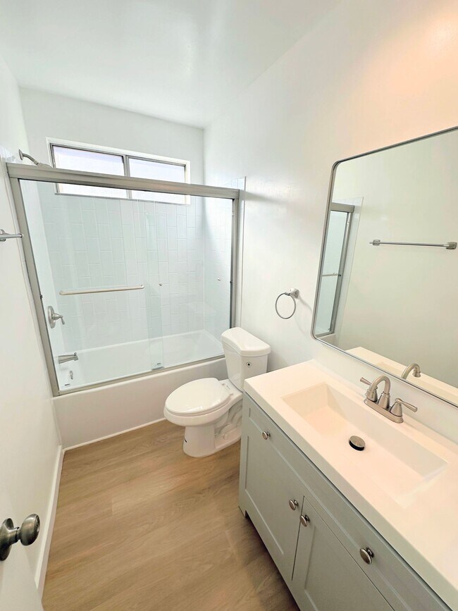 Building Photo - Gorgeous 1bd/1ba unit in Sherman Oaks. Cen...