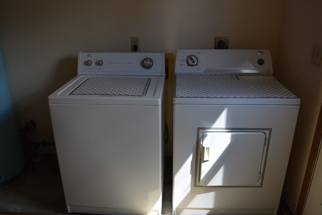 Lavadora/secadora sin monedas - 201 Minnesota Ave