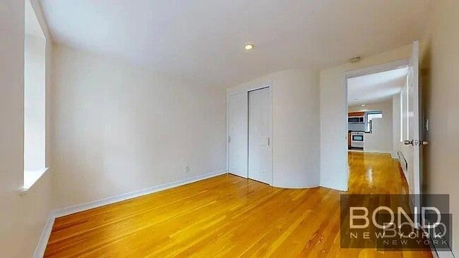 Foto del edificio - 482 W Broadway