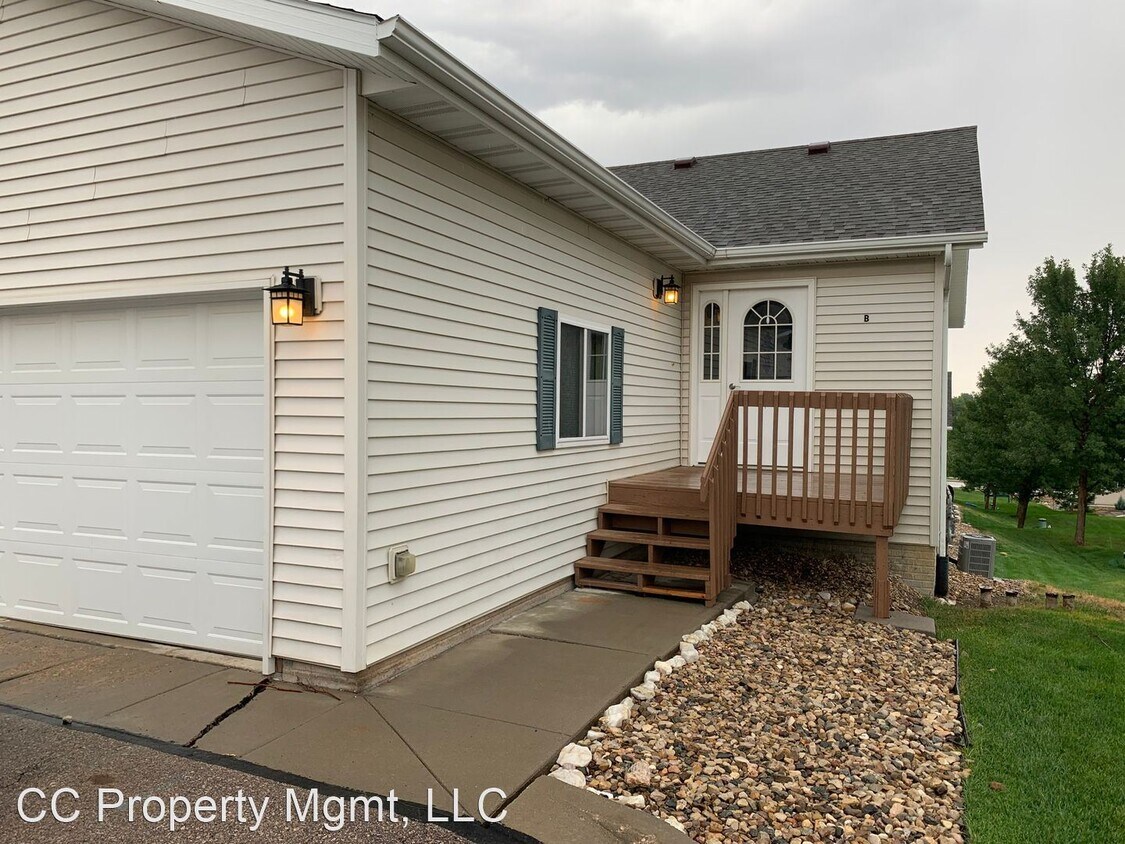 Foto principal - 2 br, 1 bath House - 879 E. Minnesota St. ...