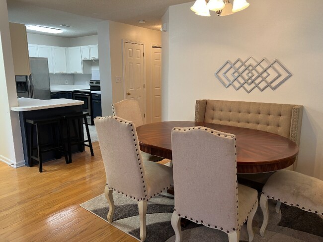 Foto del edificio - 2221 Mountain Mist Ct