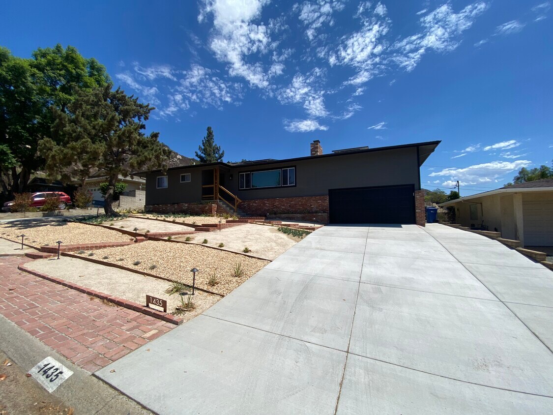 Primary Photo - 1435 Roxanne Dr