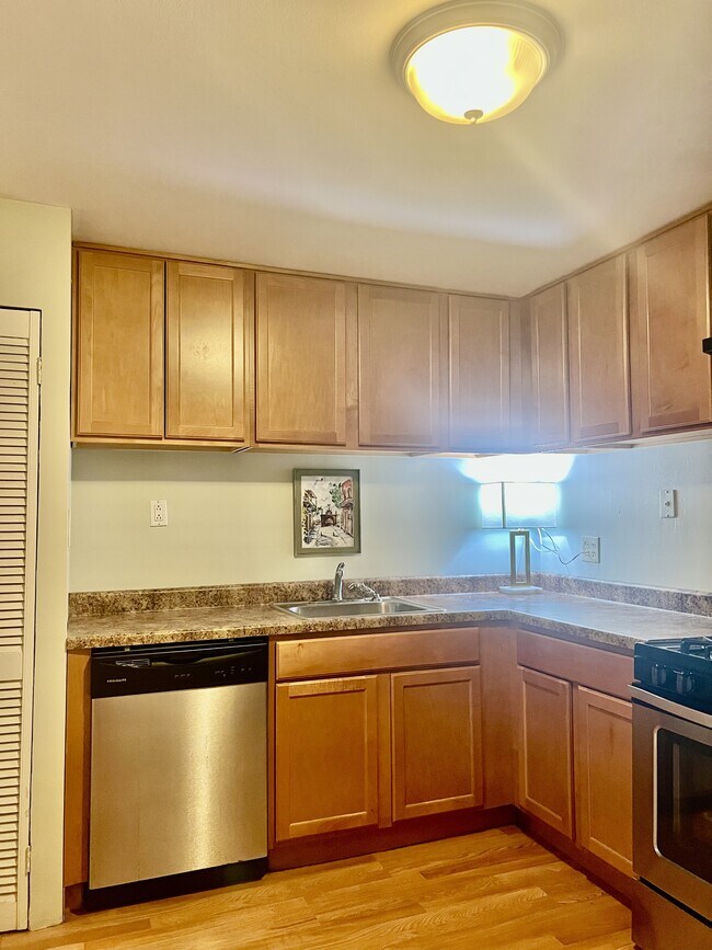 Foto del edificio - 3647 N Newland Ave