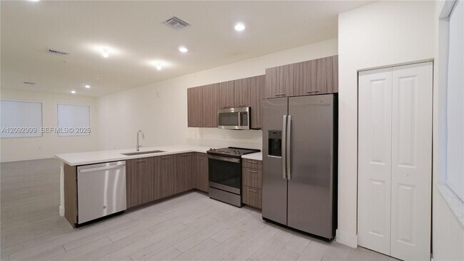 Building Photo - 10270 NW 66th St