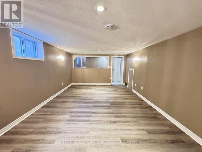 Building Photo - 141 Gunn St