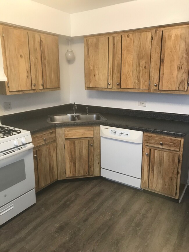 Eat in Kitchen - 1332 E Ports O Call Dr
