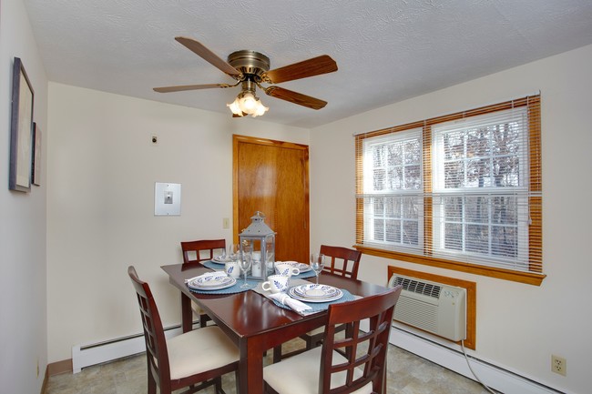 Dining Room - Willowbrook Apartments