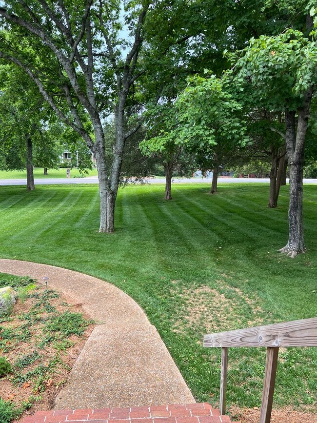 Building Photo - Single Family Home on almost an acre, 4 be...