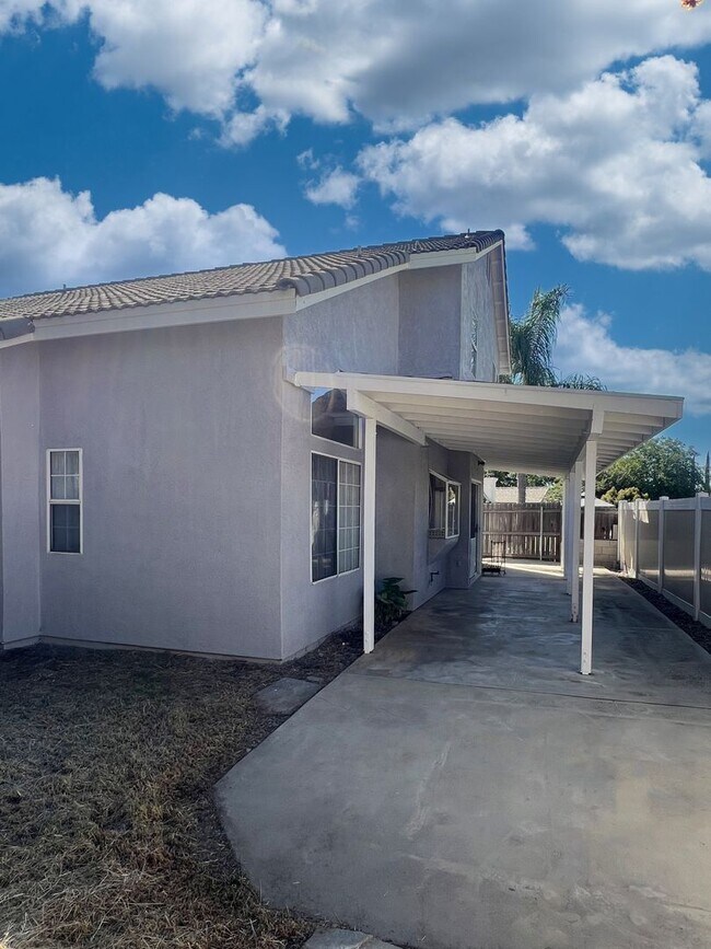 Foto del edificio - Yucaipa charming 3 bedroom 3 bathroom hous...