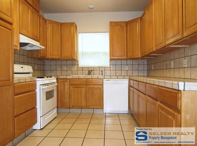 Building Photo - Roomy 3 bd. Westside home w/ great curb appeal!