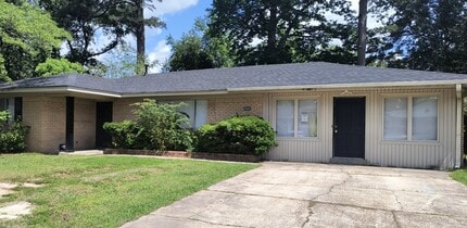 Building Photo - 2209 W 41st Ave