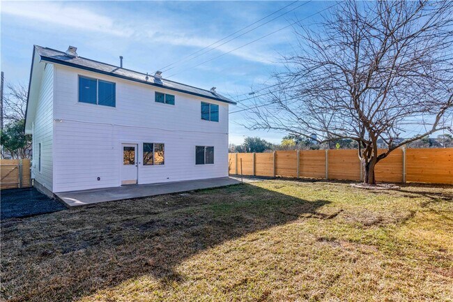 Building Photo - 6900 Bennett Ave