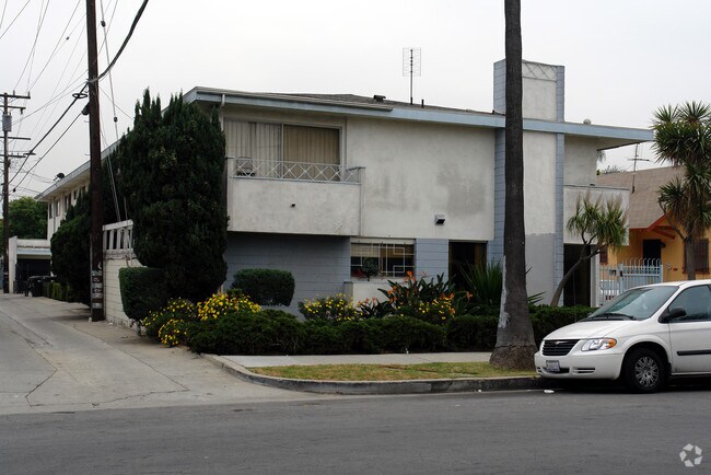 Foto del edificio - 912 E. La Palma Dr.